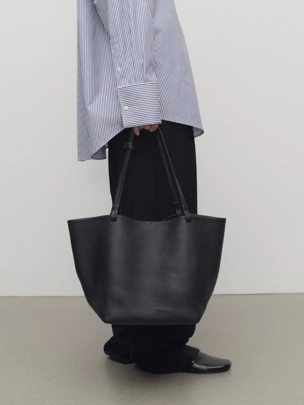 Tote Bag - BLACK - Classic tote bag textured calfskin leather - Picture 10 of 10